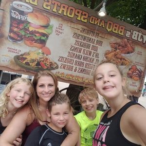 Meet your Posher, Leslie